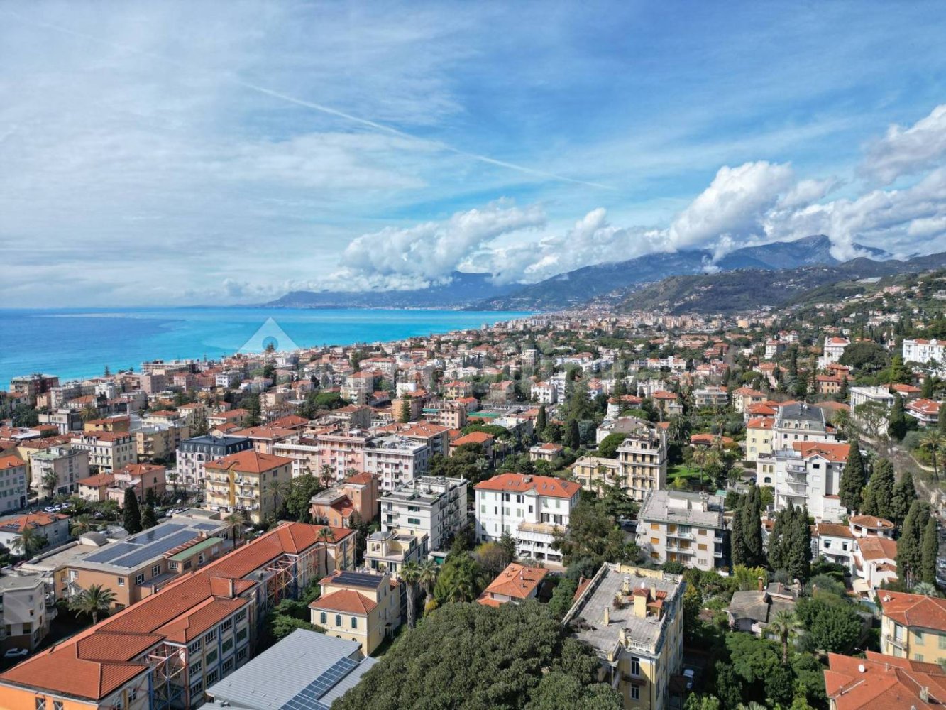Apartamento de 6 dormitorios en Bordighera, Italy No. 38497