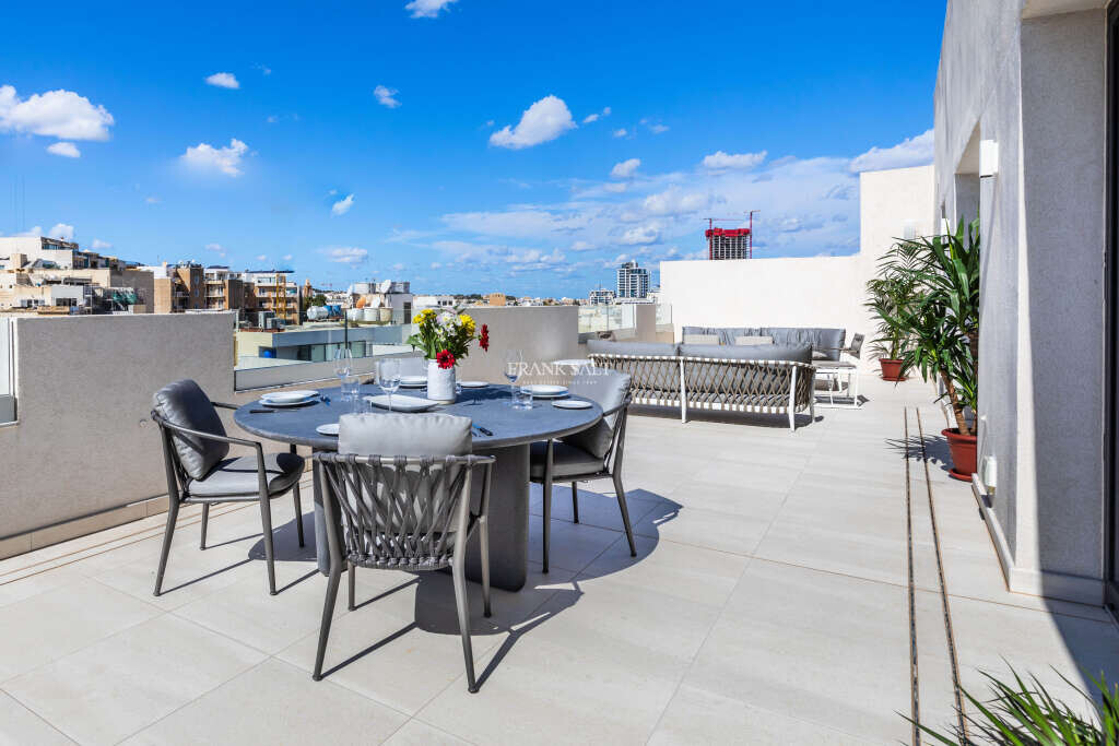 2 bedrooms Penthouse in Saint Julian's, Malta No. 4265