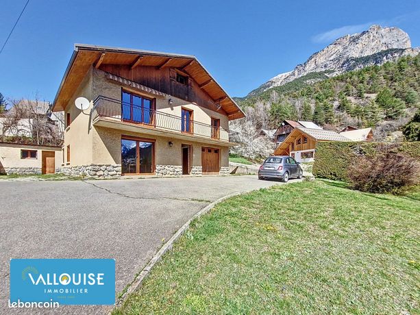 5 bedrooms House in Hautes-Alpes, France No. 300783