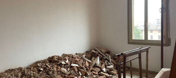 4 bedrooms Apartment in Modena, Italy No. 327802 12