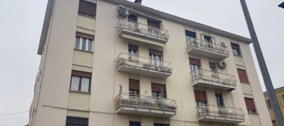 4 bedrooms Apartment in Modena, Italy No. 327802 4