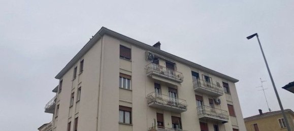 4 bedrooms Apartment in Modena, Italy No. 327802 5