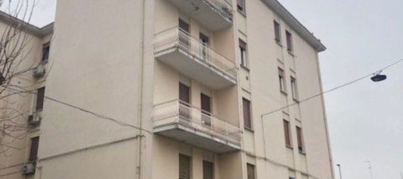 4 bedrooms Apartment in Modena, Italy No. 327802 6