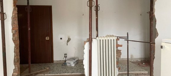 4 bedrooms Apartment in Modena, Italy No. 327802 14