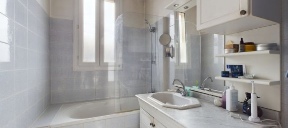 3 bedrooms House in Clamart, France No. 186522 8