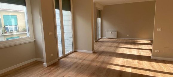 Apartamento de 6 habitaciónes en Livorno, Italy No. 38706 22