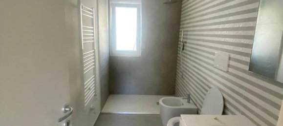 Apartamento de 6 habitaciónes en Livorno, Italy No. 38706 18