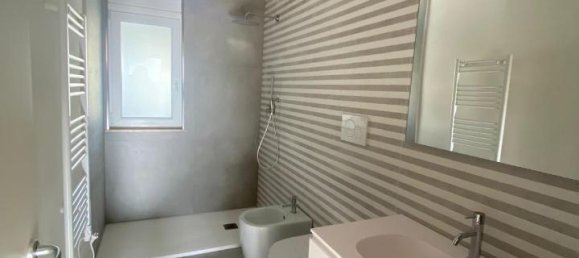 Apartamento de 6 habitaciónes en Livorno, Italy No. 38706 38