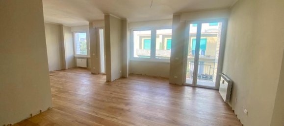 Apartamento de 6 habitaciónes en Livorno, Italy No. 38706 4