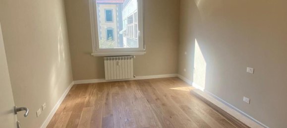 Apartamento de 6 habitaciónes en Livorno, Italy No. 38706 9