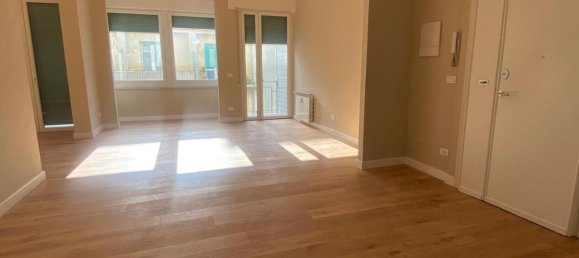 Apartamento de 6 habitaciónes en Livorno, Italy No. 38706 6