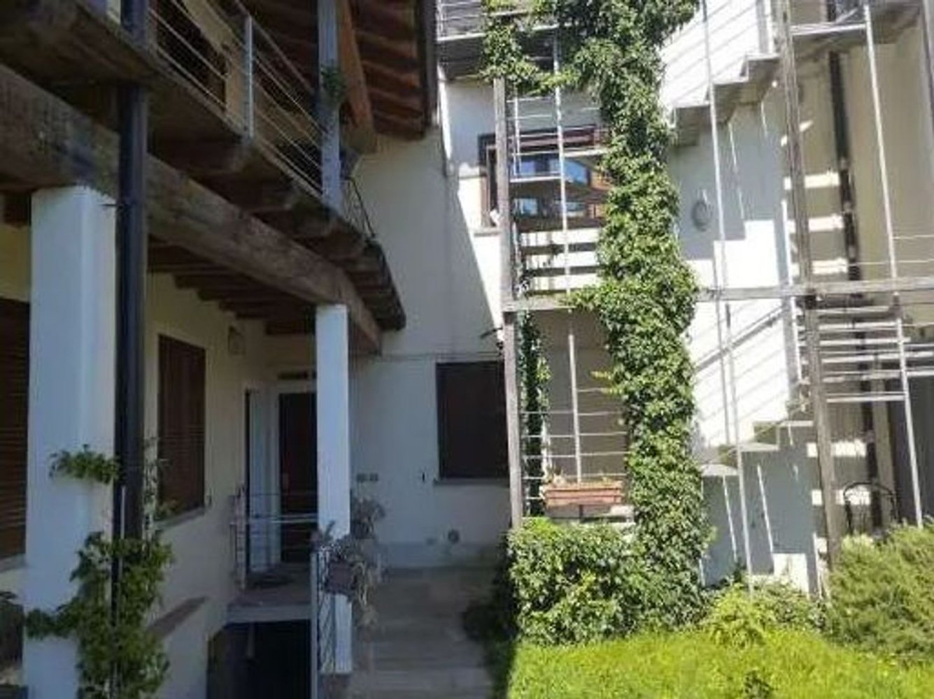 3غرفة شقة في Cocquio-Trevisago, Italy رقم 270239