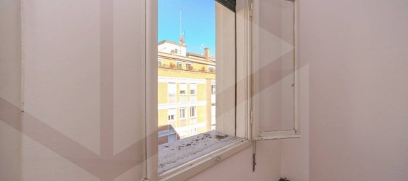 3 rooms Apartment in Bologna, Italy No. 22070 4