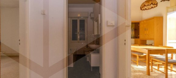3 rooms Apartment in Bologna, Italy No. 22070 46