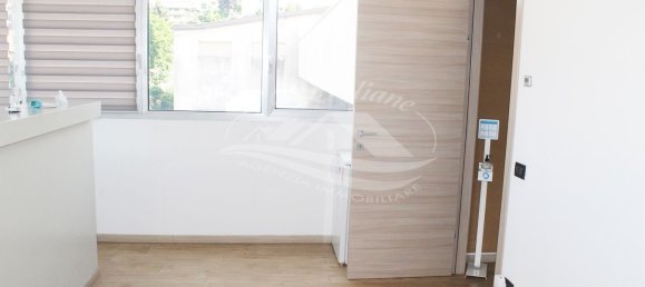 Склад с 4 комнатами в Комо, Италия № 78819 11