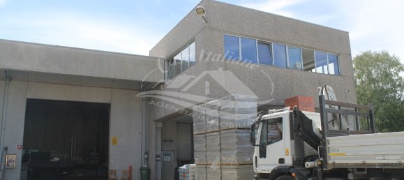 Склад с 4 комнатами в Комо, Италия № 78819 3