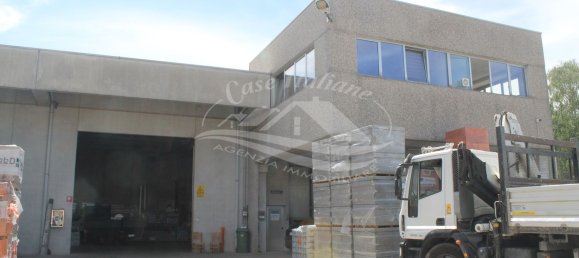 Склад с 4 комнатами в Комо, Италия № 78819 2