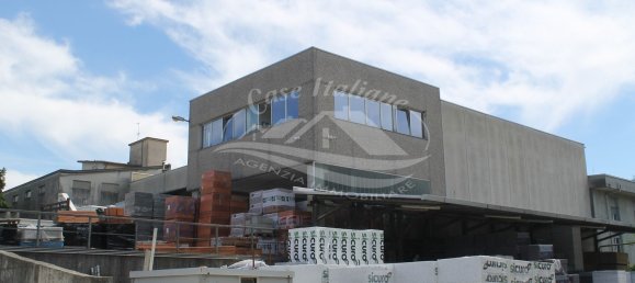 Склад с 4 комнатами в Комо, Италия № 78819 6