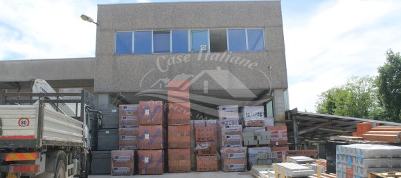 Склад с 4 комнатами в Комо, Италия № 78819 4