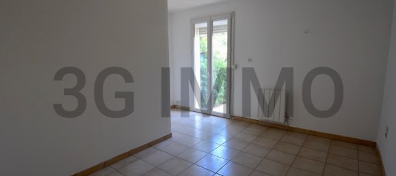 5 bedrooms Villa in Saint-Esteve, France No. 205363 9