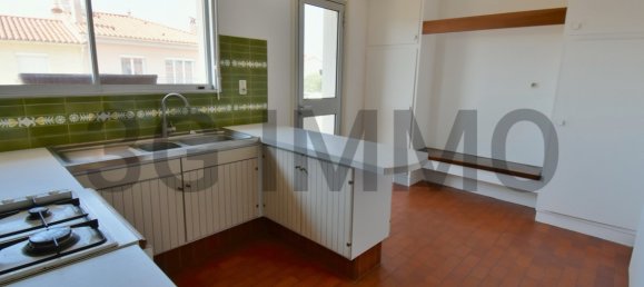 5 bedrooms Villa in Saint-Esteve, France No. 205363 24