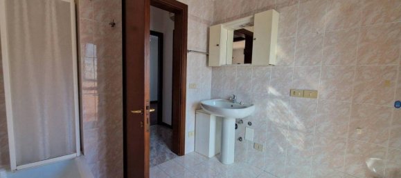 3 rooms Apartment in Montecchio Maggiore, Italy No. 152657 10