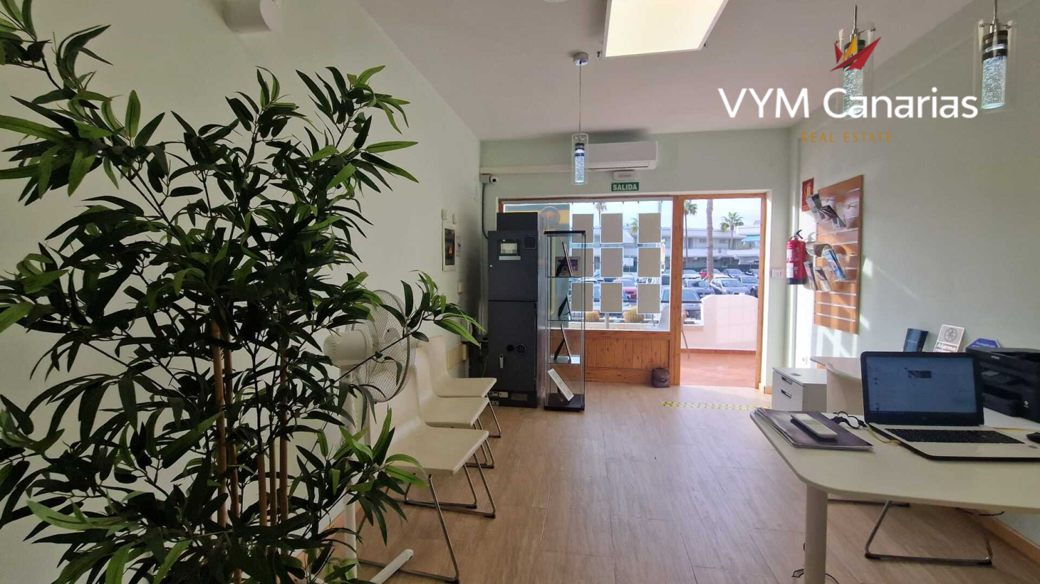 Propiedad comercial de 1 dormitorio en Adeje, Spain No. 289298