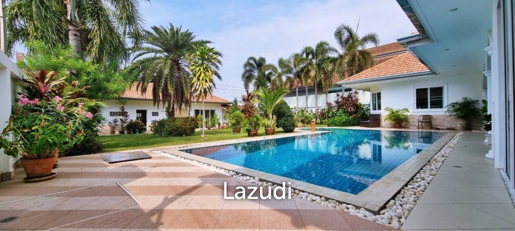 5 bedrooms Villa in Bang Sare, Thailand No. 13629