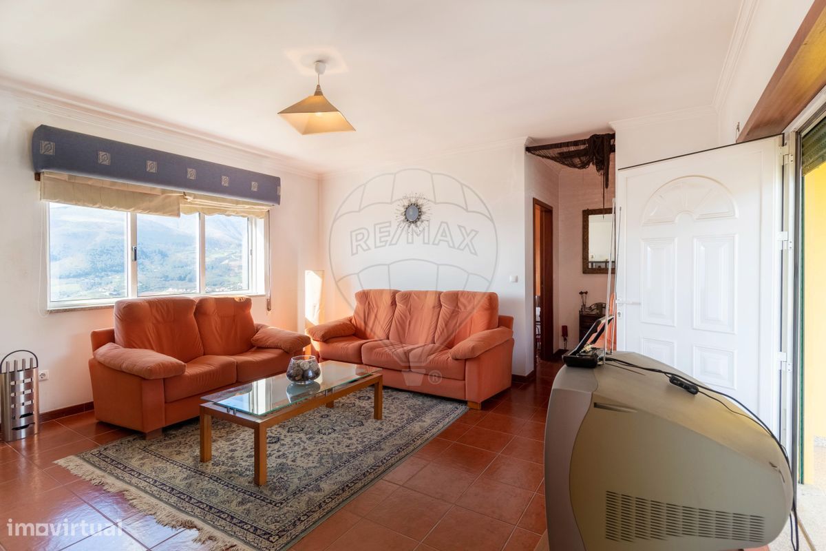 Casa de 2 dormitorios en Peso da Regua, Portugal No. 187622