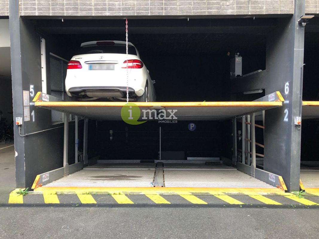  Parking in Clichy, France No. 125556