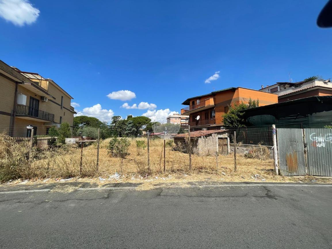 1100m² Land in Rome, Italy No. 83737
