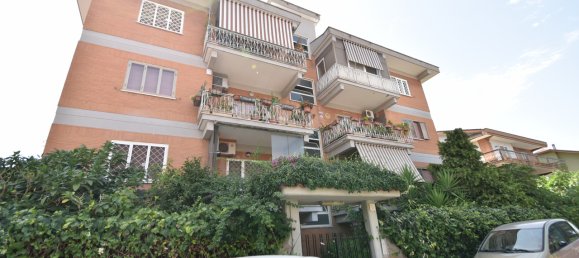 2 rooms Apartment in Rome, Italy No. 272628 2