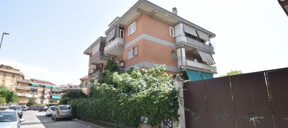 2 rooms Apartment in Rome, Italy No. 272628 4