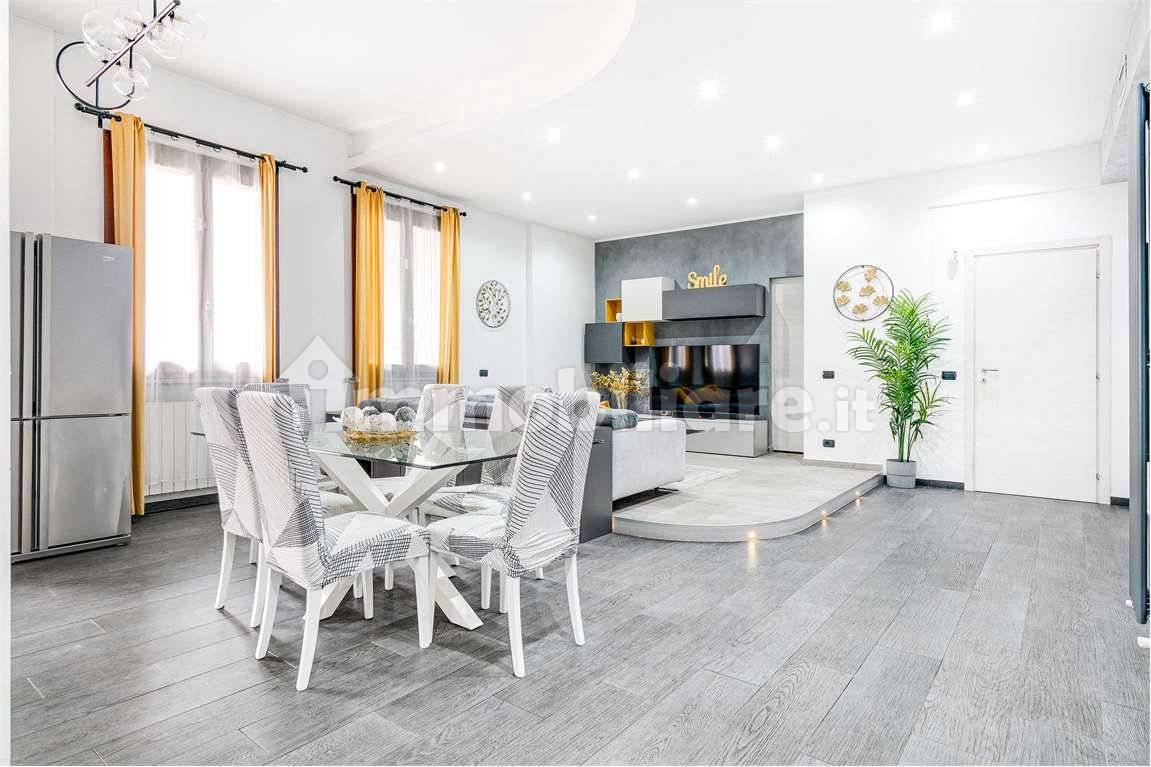 Apartamento T2 em Rho, Italy N.º 259231