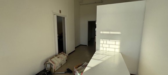 98m² Commercial property in Terni, Italy No. 173952 3