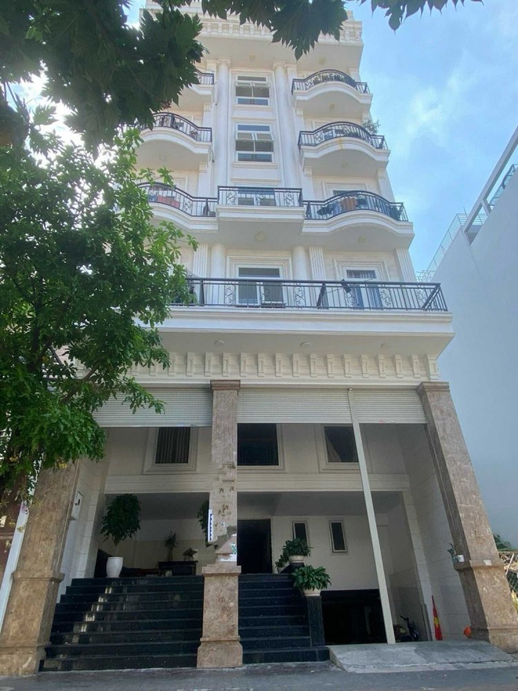 250m² Apartment in District 7, Vietnam No. 15916