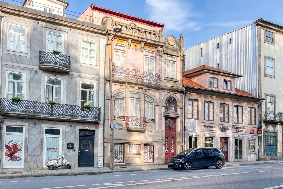 20 bedrooms House in Porto, Portugal No. 17019