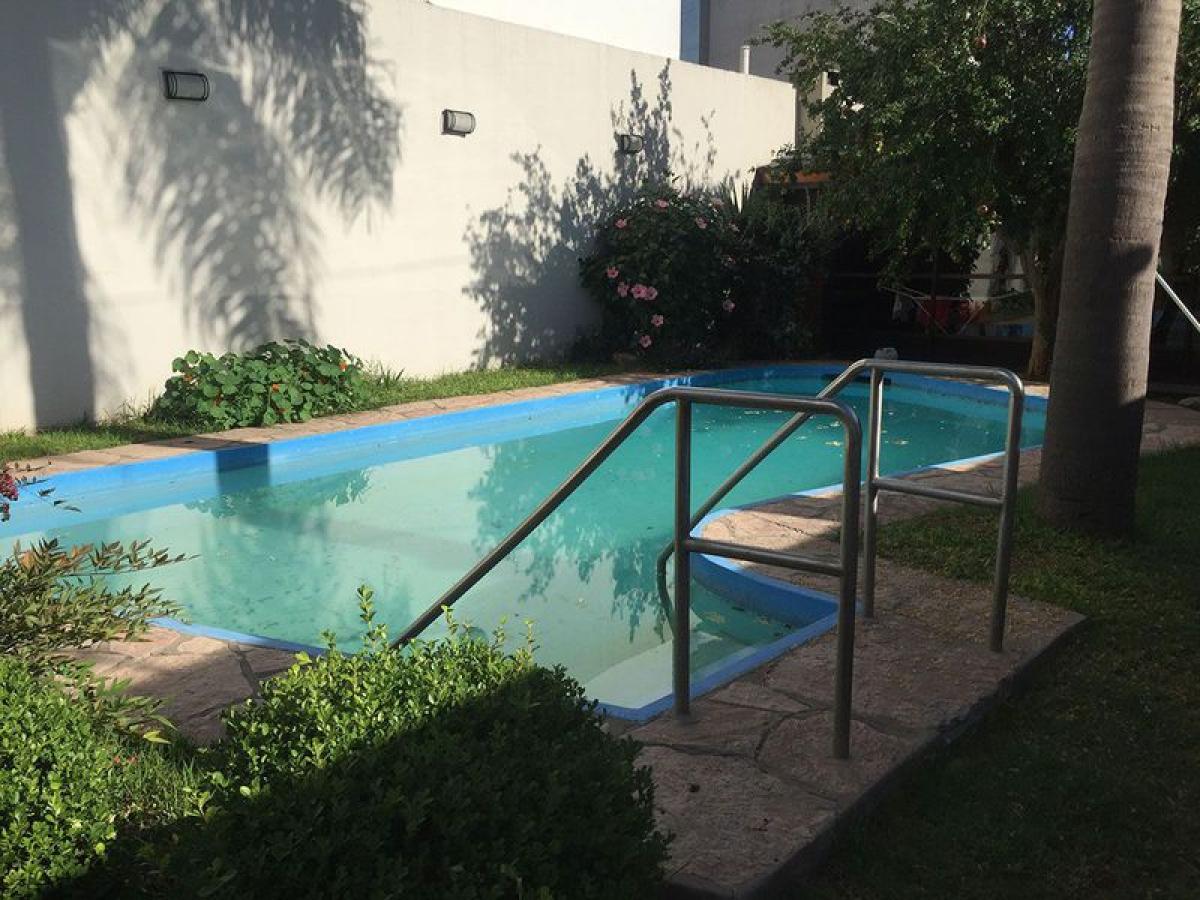 6 bedrooms House in Moron, Argentina No. 15362