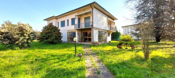 12 rooms Villa in Lucca, Italy No. 30230 3