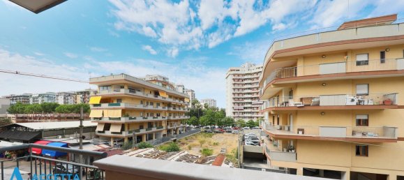 Apartamento de 4 divisões em Taranto, Italy N.º 273104 9