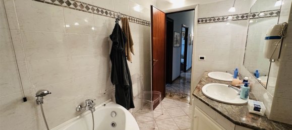 3 bedrooms Building in Florence, Italy No. 358169 19