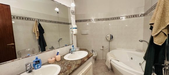 3 bedrooms Building in Florence, Italy No. 358169 16