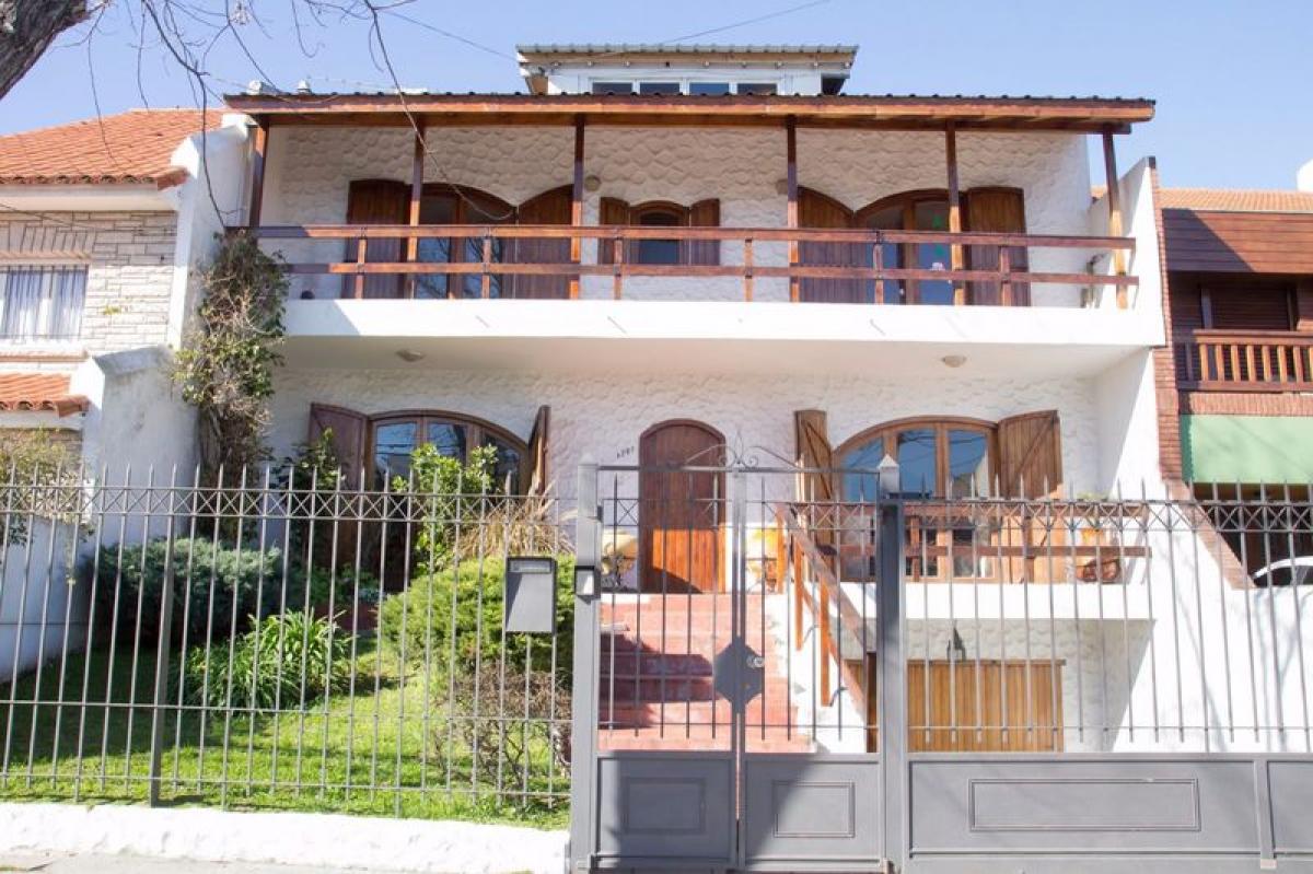 6 bedrooms House in Mar del Plata, Argentina No. 65505