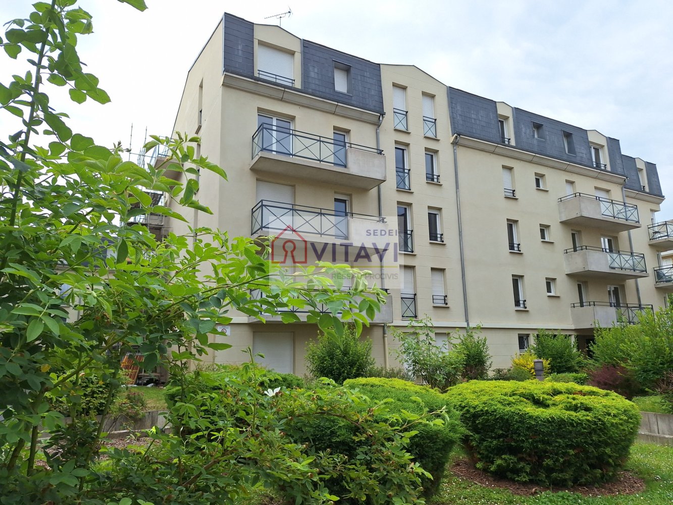 Apartamento de 3 dormitorios en Margny-les-Compiegne, France No. 75857