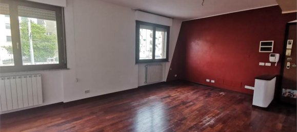 4 rooms Apartment in Arezzo, Italy No. 222916 2