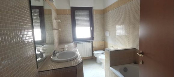 4 rooms Apartment in Arezzo, Italy No. 222916 13