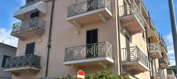Apartamento de 3 dormitorios en Pietrasanta, Italy No. 324698 32
