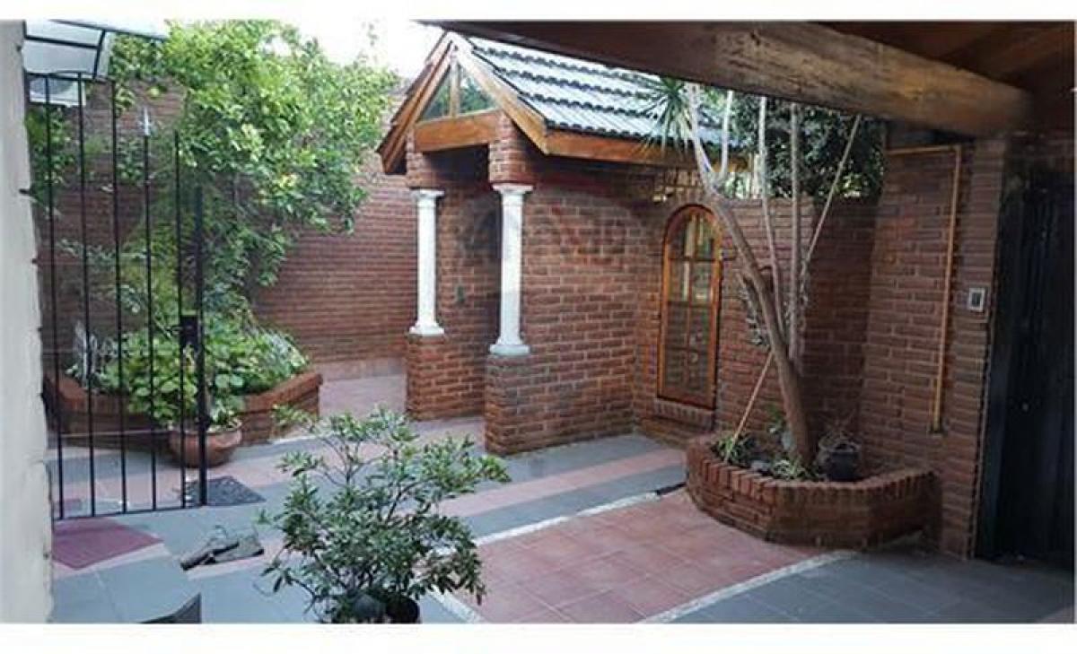 Casa T4 em Tres de Febrero, Argentina N.º 21229