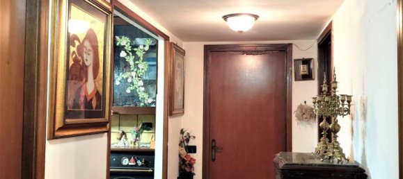 3 rooms Apartment in Rome, Italy No. 130157 2
