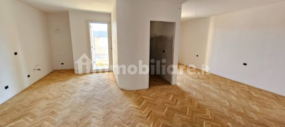 Квартира с 2 спальнями в Гроссето, Италия № 203708 13